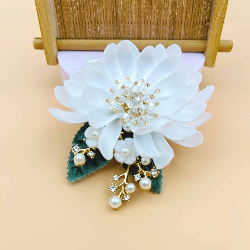 Sỉ hoa cài áo - Cài áo hoa cúc trắng đính đá và phụ kiện có ghim cài, trâm cài [HANN- Hoa cài áo, pk thời trang]