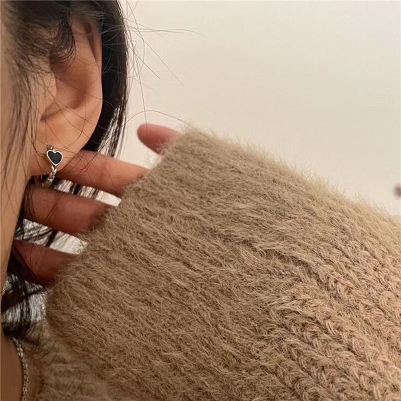 Bông tai hình trái tim màu đen phong cách ins thời thượng