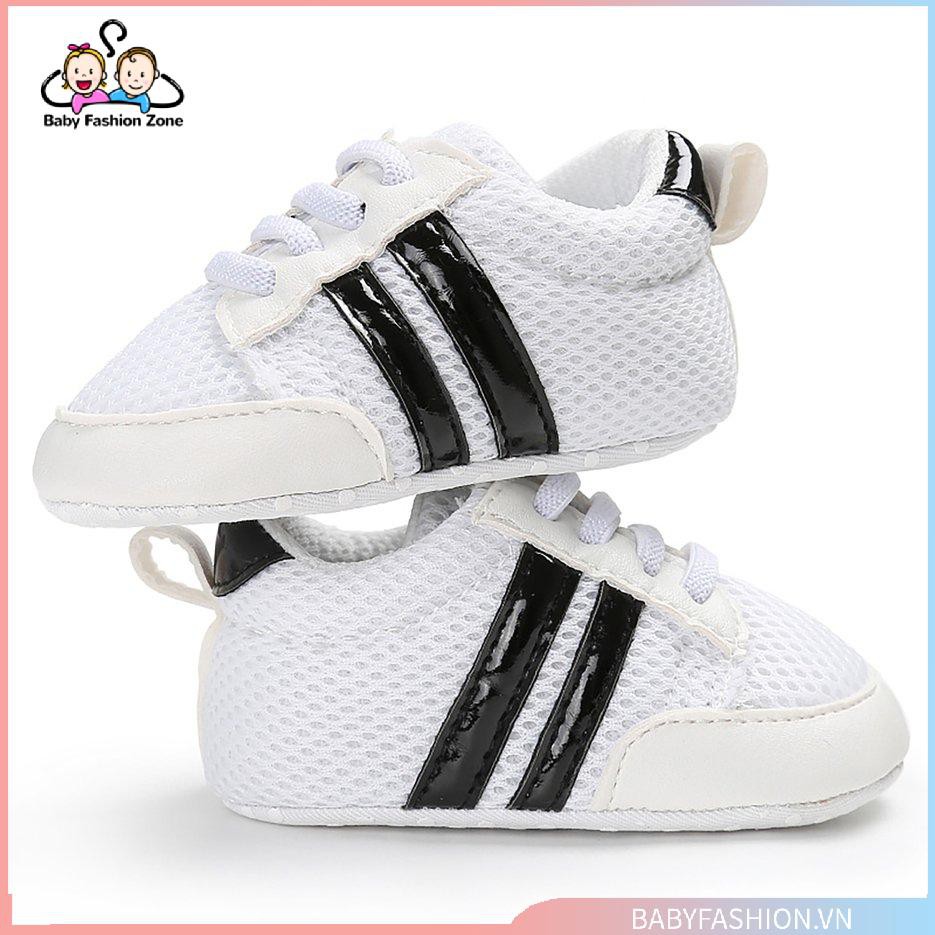 Giày Sneaker Cao Su Tập Đi Chống Trượt Cho Bé (0620)