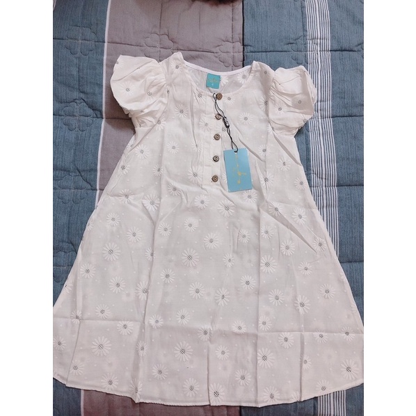 Váy trắng lụa bé gái, màu trắng thêu hoa nổi