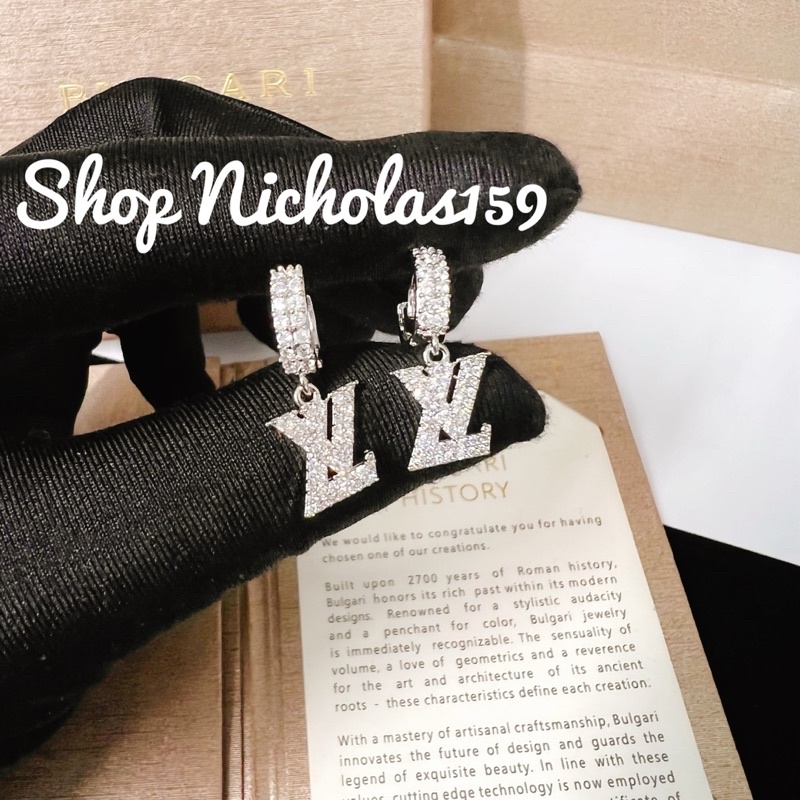 Bông tai Lv mạ bạch kim