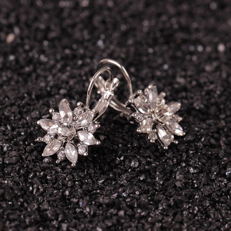 1 Đôi Bông Tai Hình Hoa Tuyết Đính Pha Lê Thời Trang Dự Tiệc