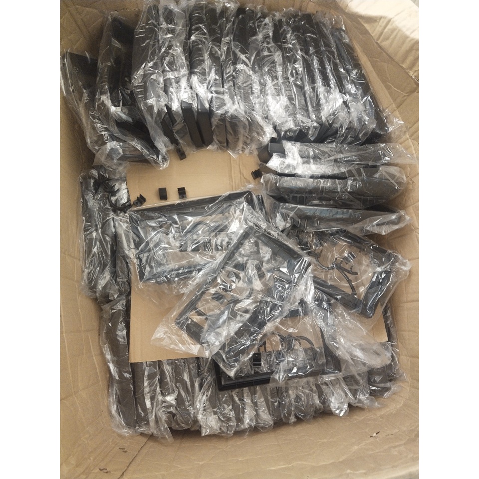 Mặt dưỡng màn hình Android 9 inch đặt trên và dưới tablo dùng chung cho nhiều xe, kèm giắc nguồn