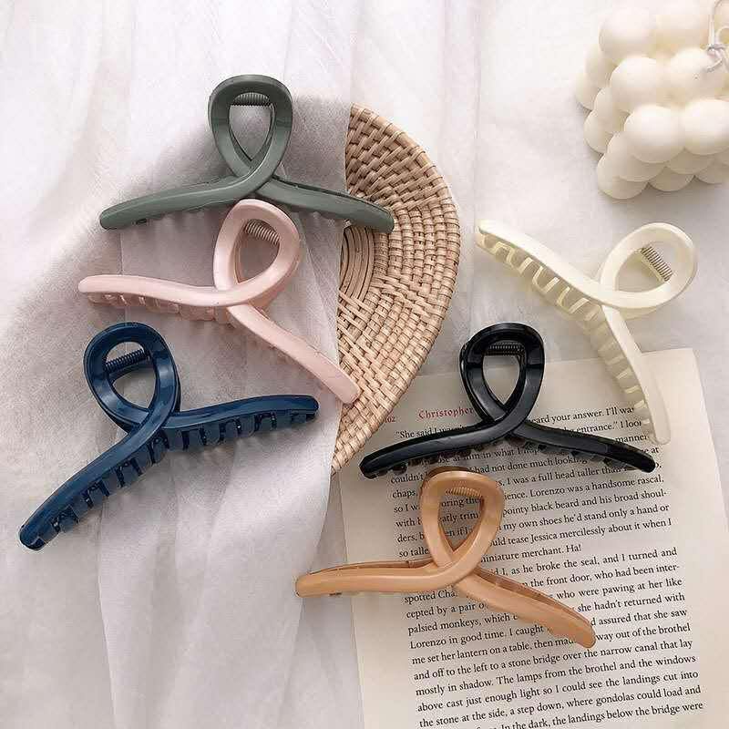 Kẹp chéo nơ hàm cá mập thời trang