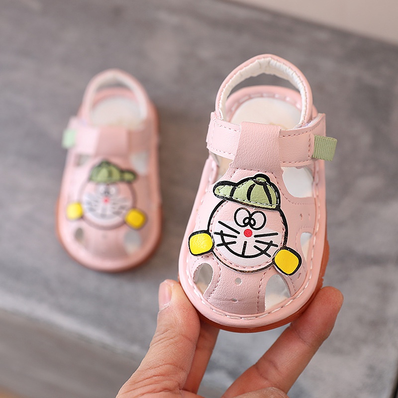 Dép sandal trẻ em - Giày rọ tập đi chất da mềm nhẹ hình Đoremon đáng yêu cho bé có còi chống trơn trượt M301