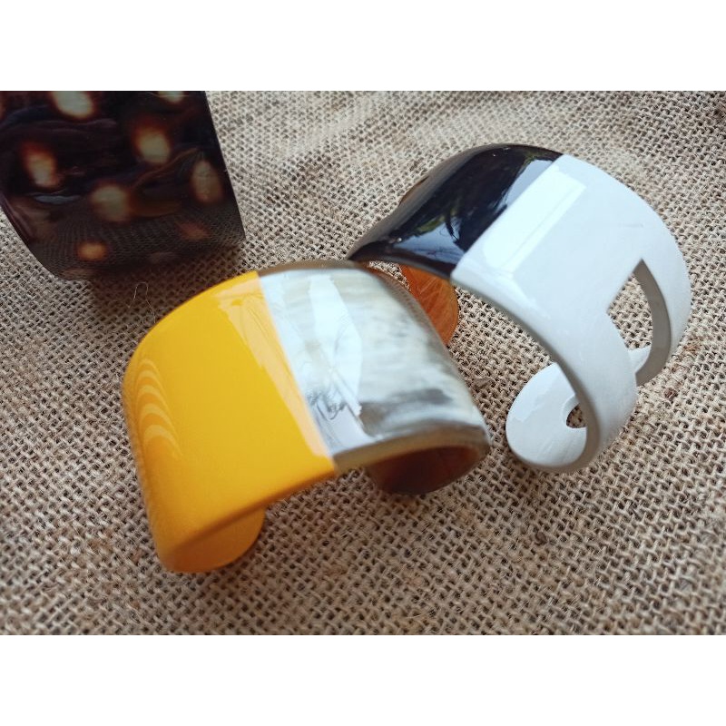 Vòng tay thời trang nữ làm bằng sừng trâu tự nhiên sơn mài hàng thiết kế xuất đi châu Âu