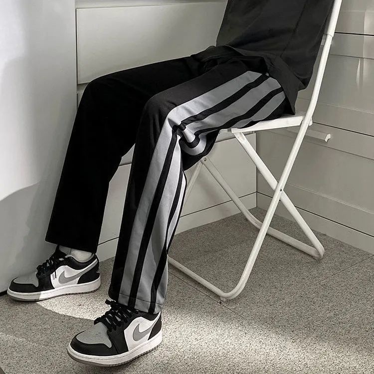 Quần Thể Thao Ống Rộng Họa Tiết Kẻ Sọc Thời Trang Dành Cho Nam