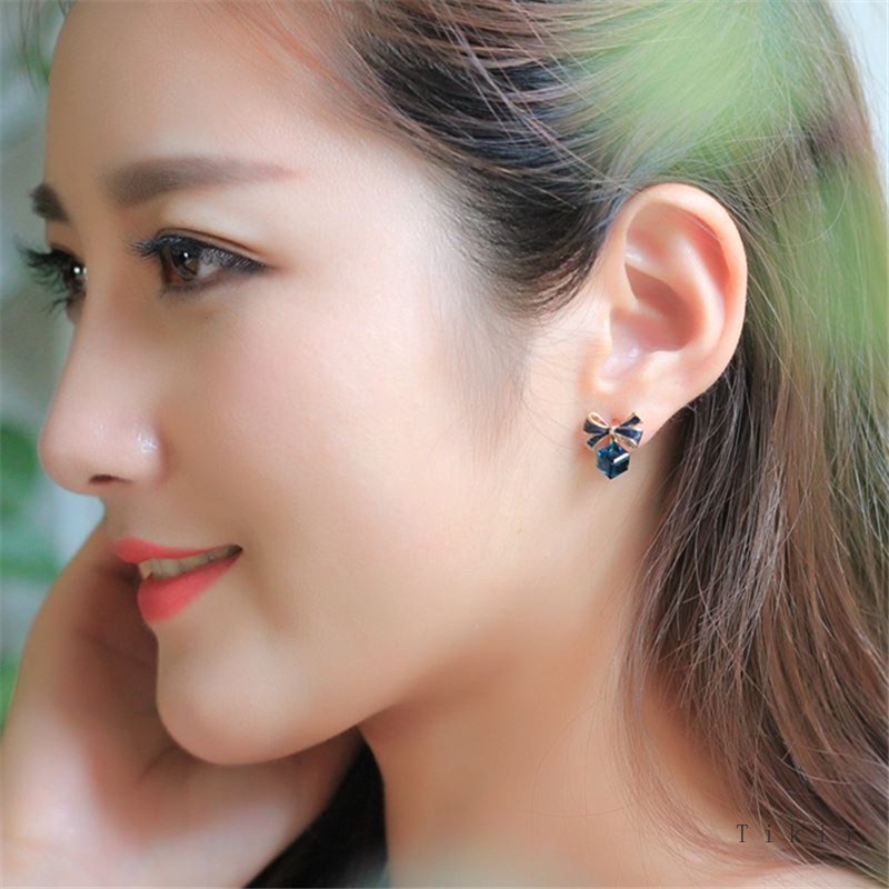 Đôi Khuyên Tai Hình Vuông Đính Nơ Xinh Xắn