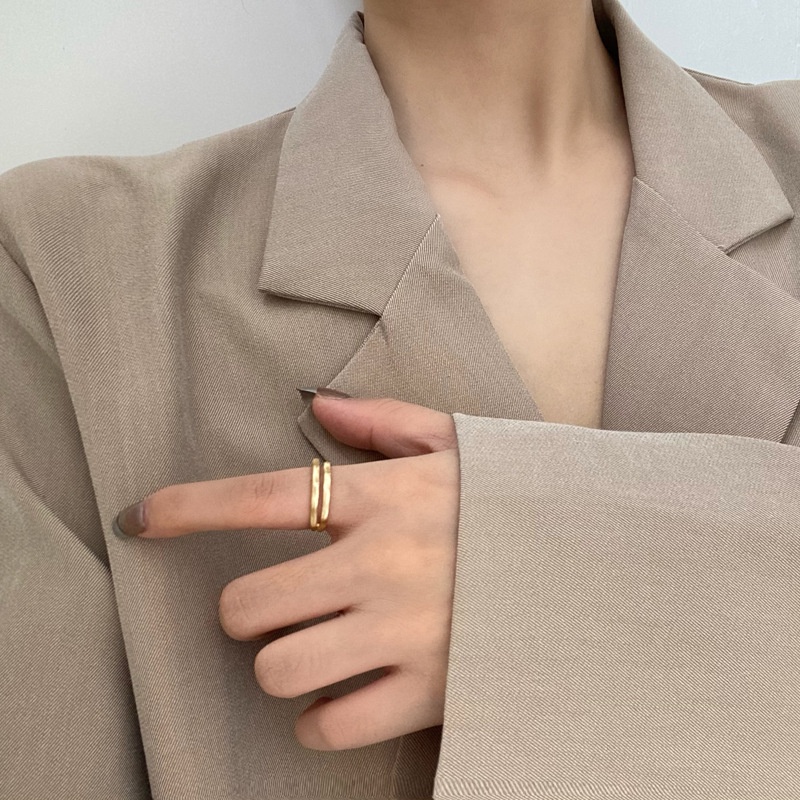 Nhẫn nữ trơn basic đeo tay zic zac bằng hợp kim R006