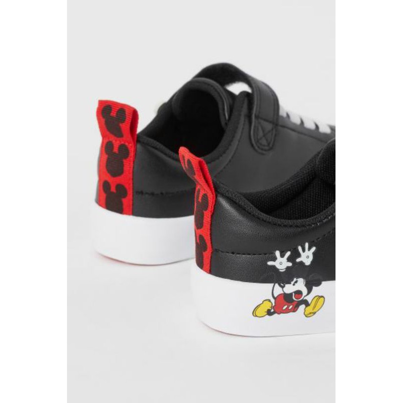 Giày thể thao đen Mickey cho bé trai H.M UK A.uth size 11(29)