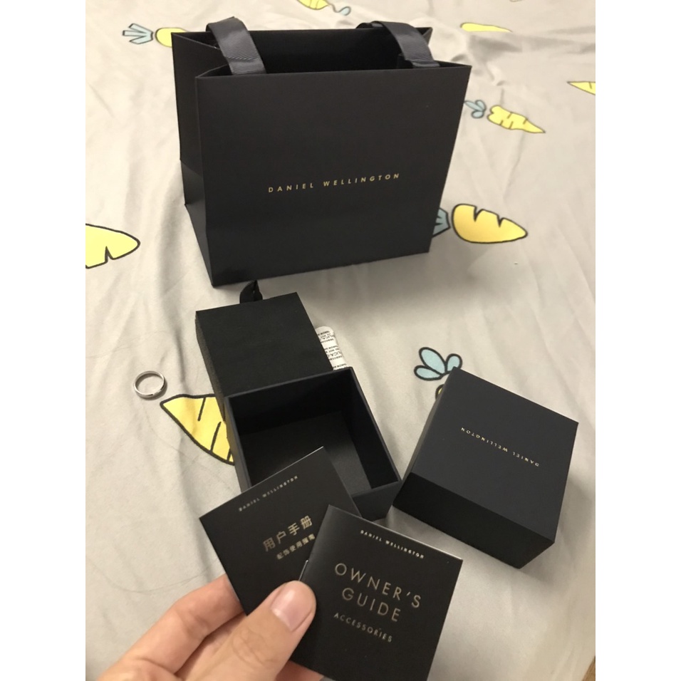 Hộp đựng nhẫn và vòng dw đầy đủ phụ kiện