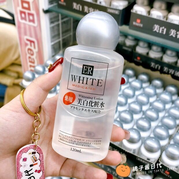Tinh chất dưỡng ẩm làm trắng da thu nhỏ lỗ chân lông Daiso