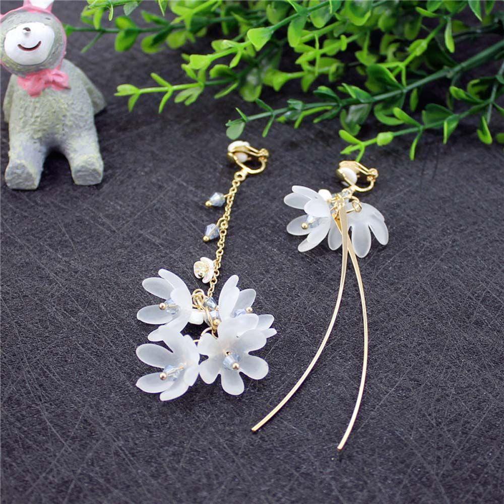 Khuyên Tai Dạng Kẹp Mặt Kính Acrylic Hình Cánh Hoa Trắng Sáng Tạo