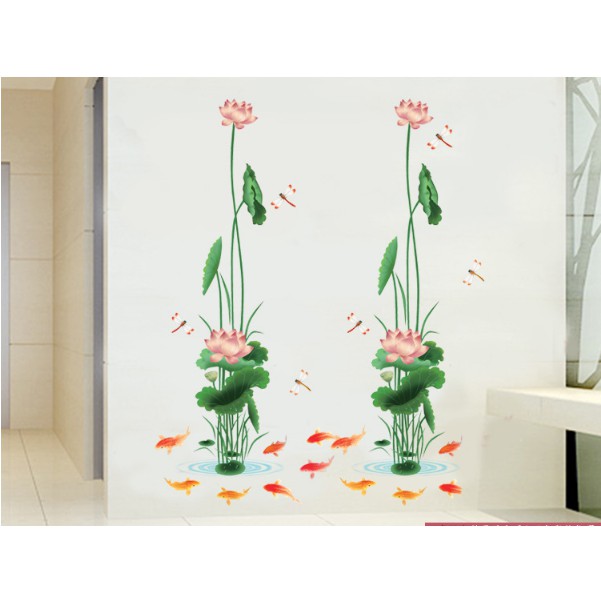 Decal trang trí tường Hoa Sen nhánh dà và đàn cá KOI bơi quanh hồ