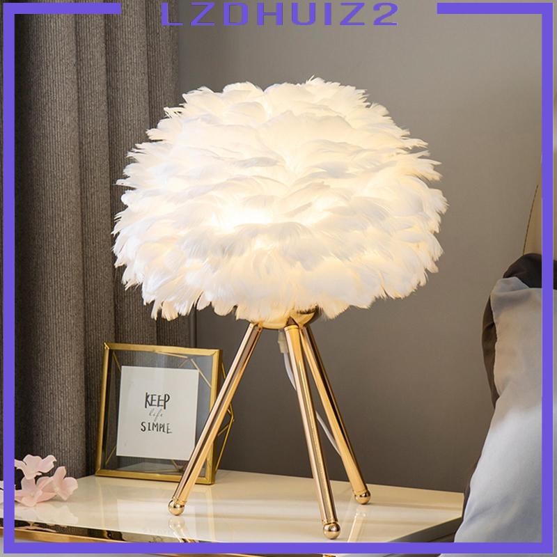 Đèn bàn phối lông vũ phong cách hiện đại trang trí phòng ngủ