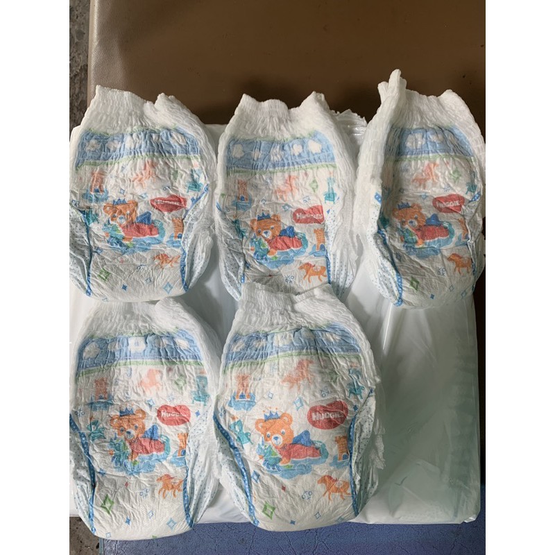 Bỉm quần huggies size M size từ 6-11kg, 100 quần giá 350d