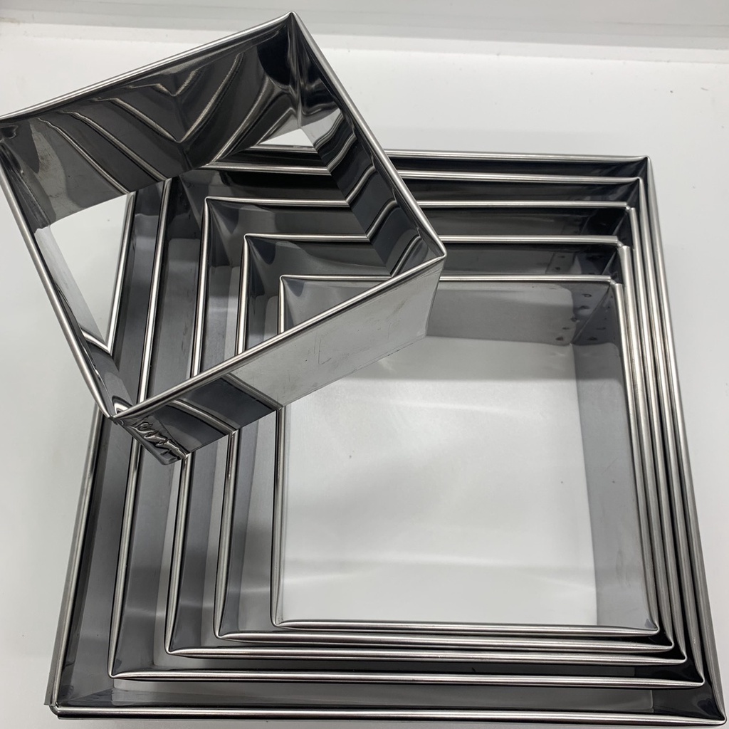 Khuôn Ring vuông cao 6cm làm từ inox đặc biệt chắc chắn. Khuôn dùng làm bánh lạnh, bánh Mous, cắt cốt bánh Gato