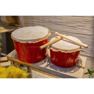Set trống đỏ gồm hai cây gõ trang trí tết