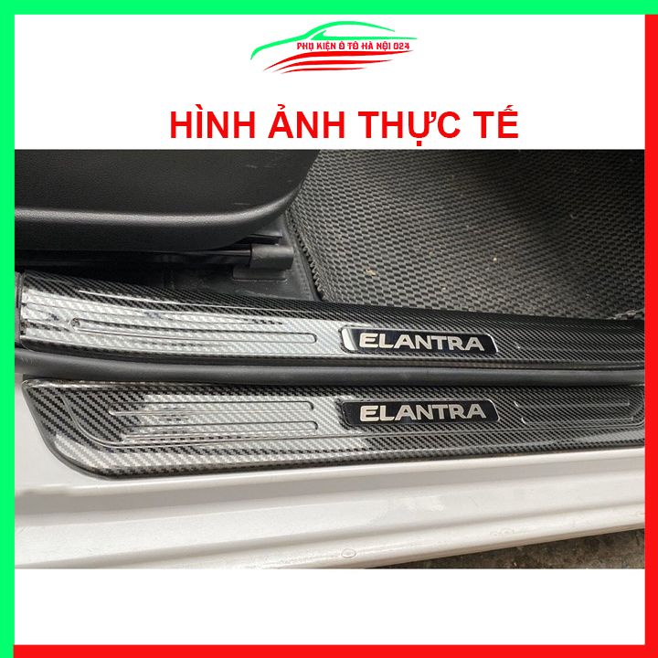 Ốp bậc cửa, nẹp bước chân Elantra 2016-2020 vân cacbon chống trầy bảo vệ trang trí xe