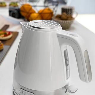 Ấm siêu tốc DeLonghi KBLA2000.W 2000W (Trắng) - Hãng phân phối