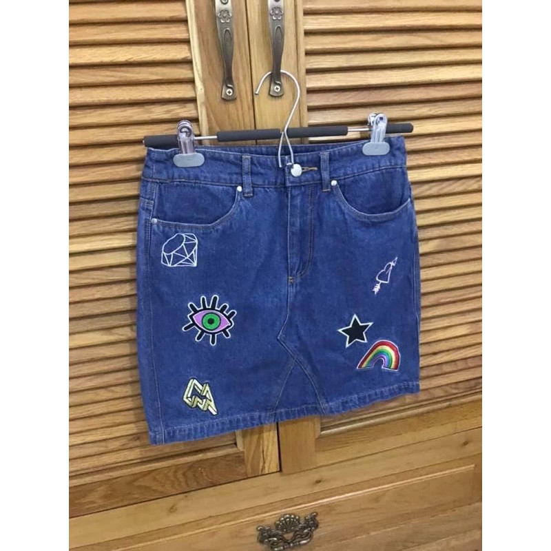 Chân váy thêu Icon H.M