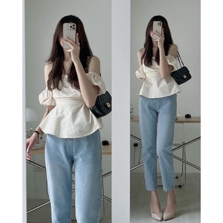 Áo kiểu trễ vai peplum