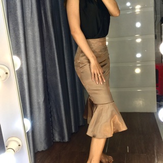 Chân váy lụa đuôi cá xoè