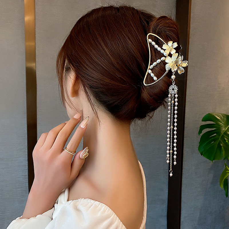 Kẹp Tóc Hình Bướm Đính Ngọc Trai Thời Trang