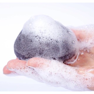 BỌT RỬA MẶT CHARCOAL & KONJAC CLEANSING PUFF