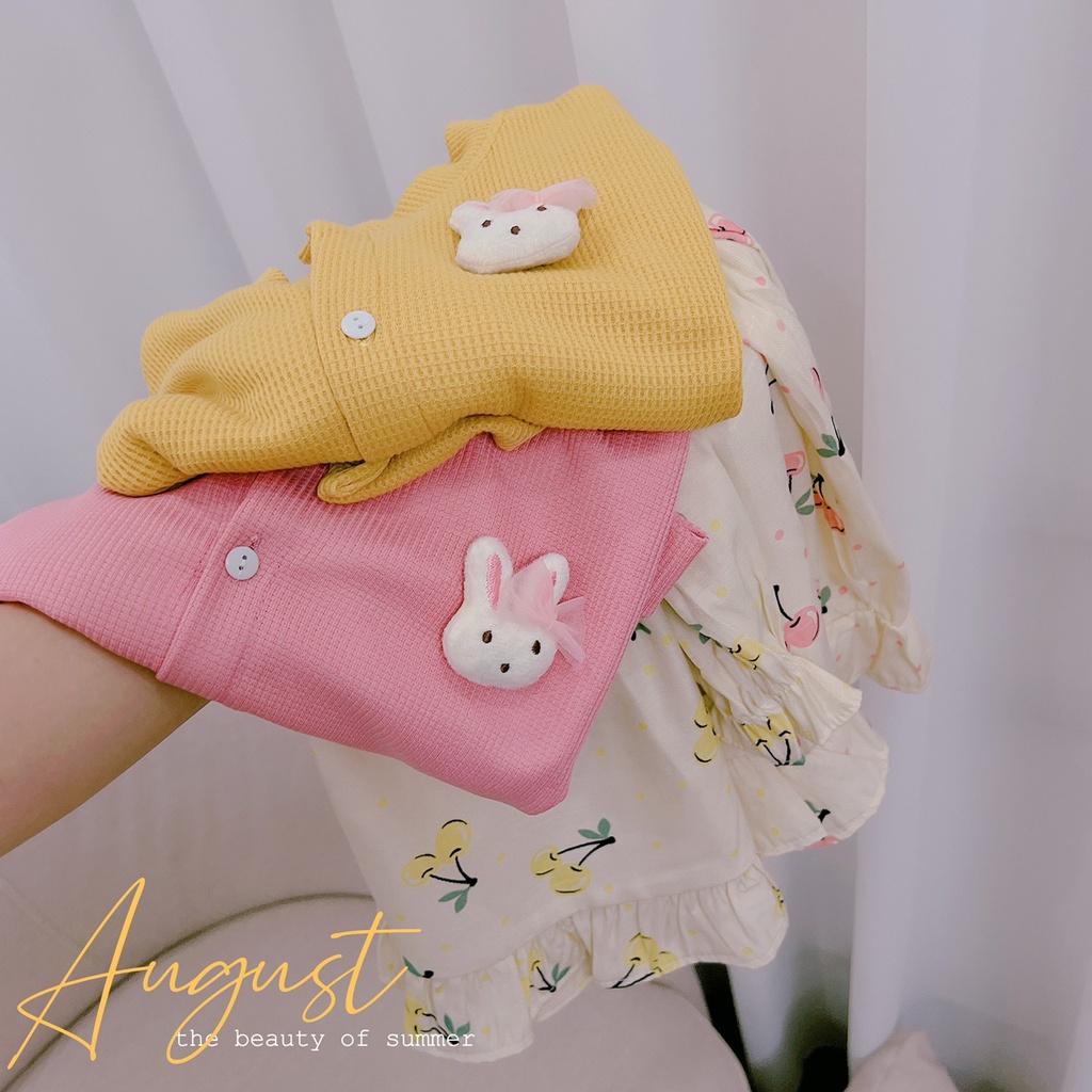 Sét váy thu đông kèm áo len cho bé gái, set váy đũi hoa dáng babydoll kèm áo khoác tổ ong gắn gấu siêu dễ thương cho bé