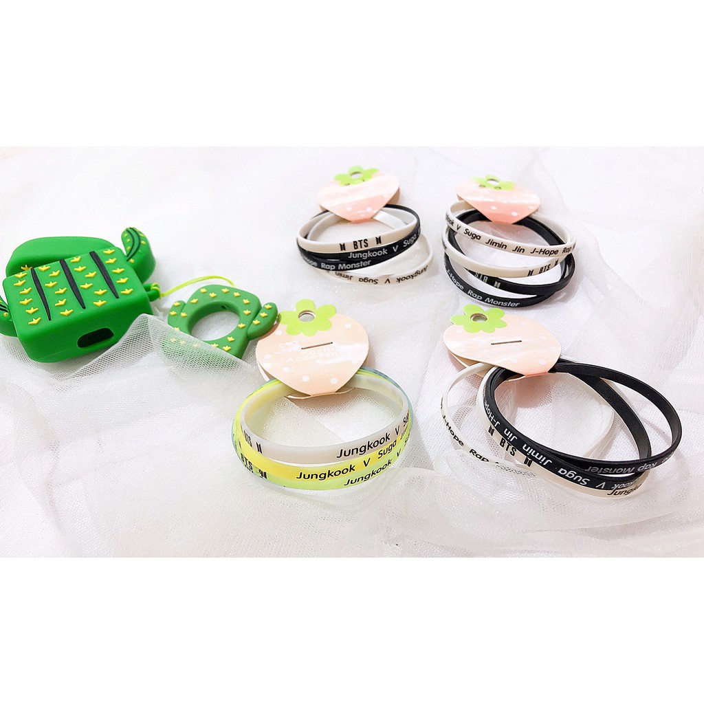 Set 4 vòng tay cao su BTS đen trắng