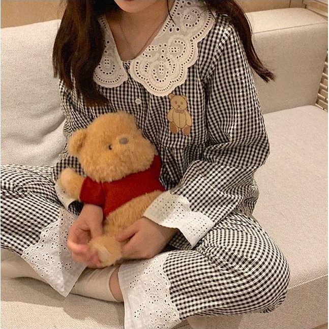 Bộ pijama nữ dài kẻ caro in hình gấu phối cổ cách sen ren đáng yêu