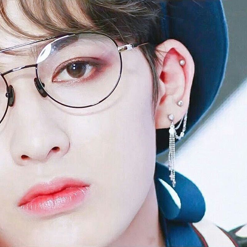 Khuyên tai dây xích hình thánh giá phong cách nhóm nhạc Hàn Quốc