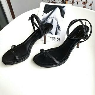 Giày cao gót đế nhọn màu trắng vàng đen