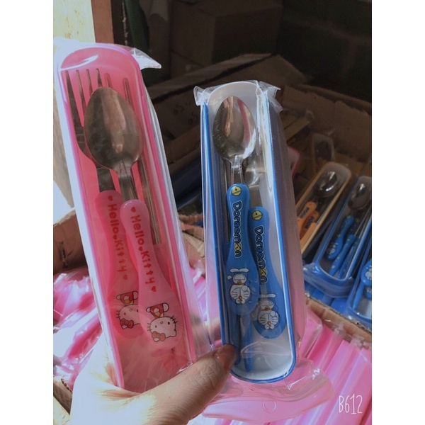 Set 3 món muỗng nĩa đũa hoạt hình DORAEMON DOREMON, Hello Kitty dễ thương cute MON0062
