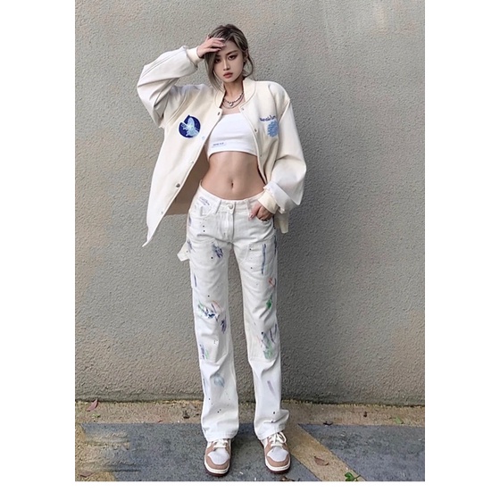 Quần denim trắng vẩy sơn cá tính phong cách đường phố.