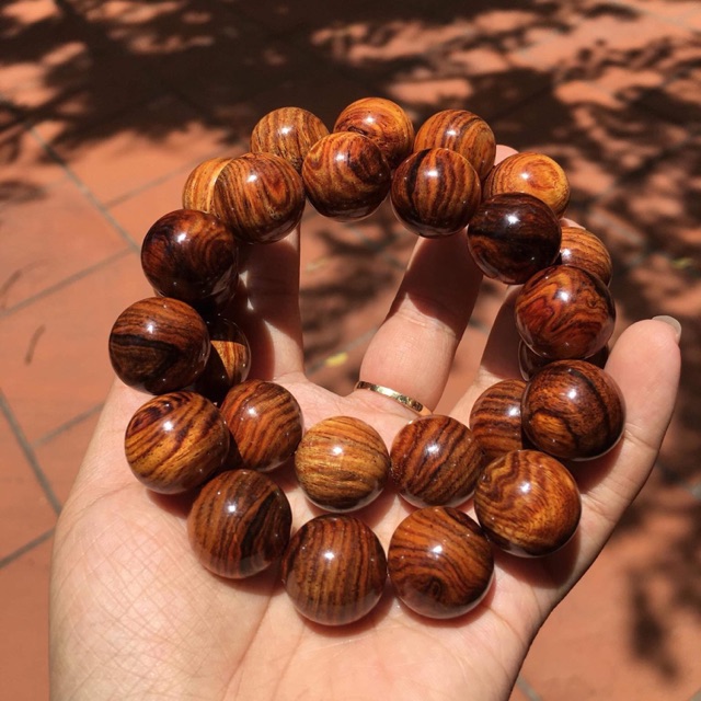 Vòng tay huyết long