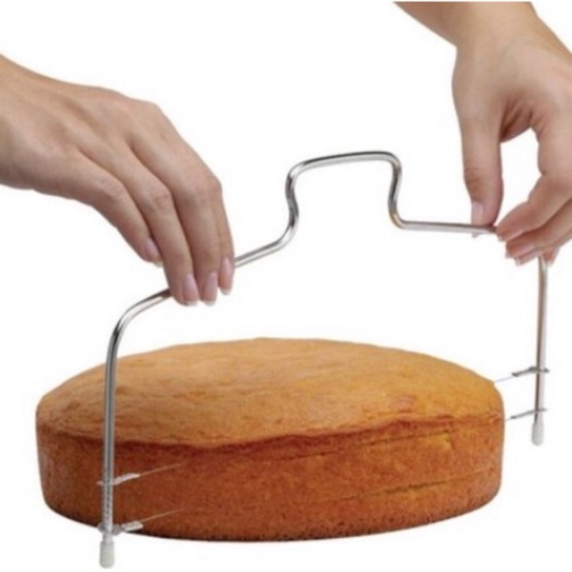 Dụng cụ cắt bánh cake slicer
