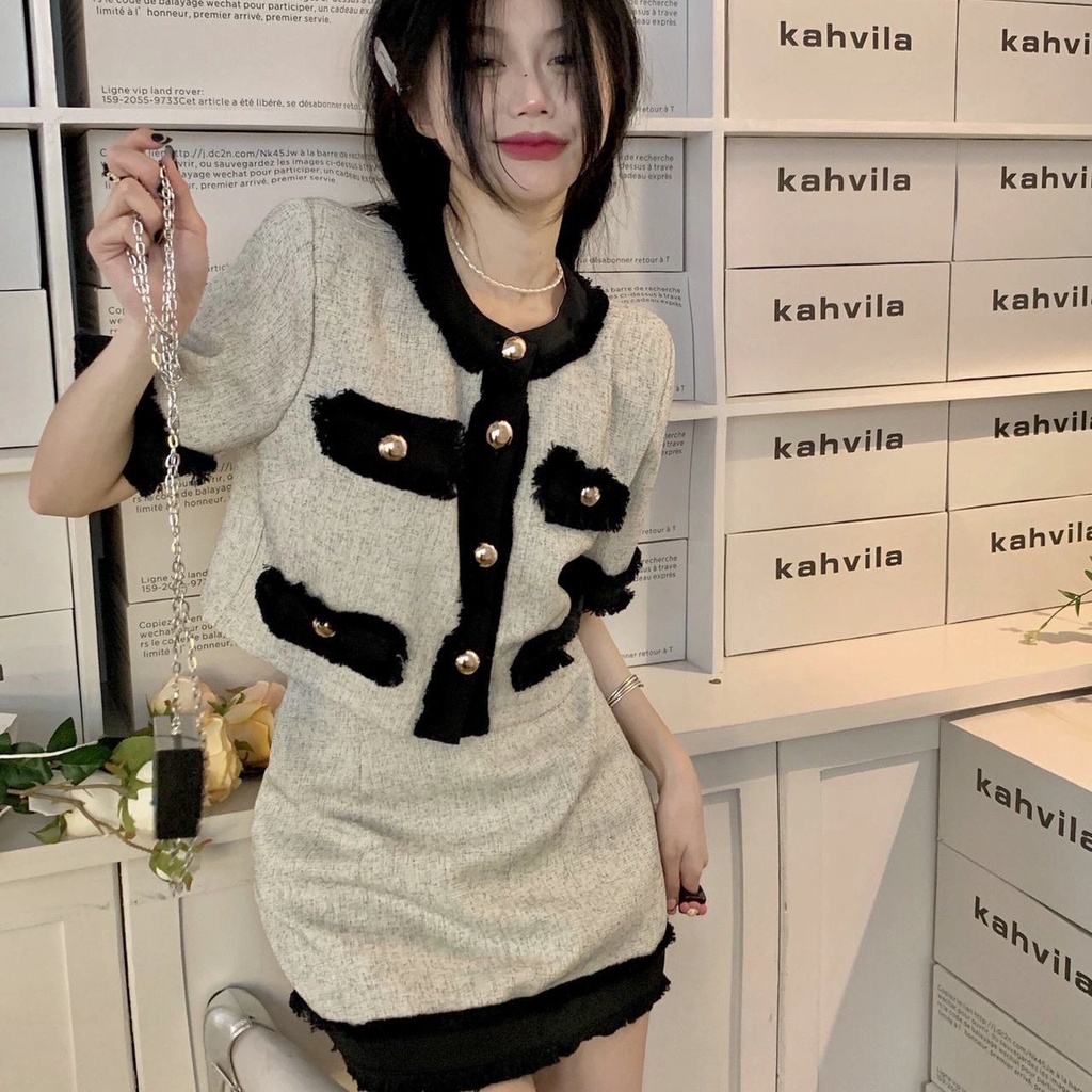 Bộ đồ 2 món gồm áo khoác khuy áo và váy ngắn cao cấp thiết kế mùa hè kiểu Pháp cho nữ