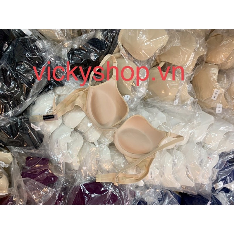 Multi W áo lót trơn mặc nhiều kiểu, mút vừa nâng ôm ngực dành cho các nàng khi diện đầm áo xẻ sâu.