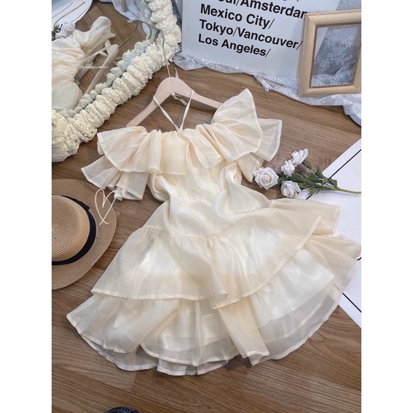 Đầm nude hai lớp bẹt vai cổ yếm