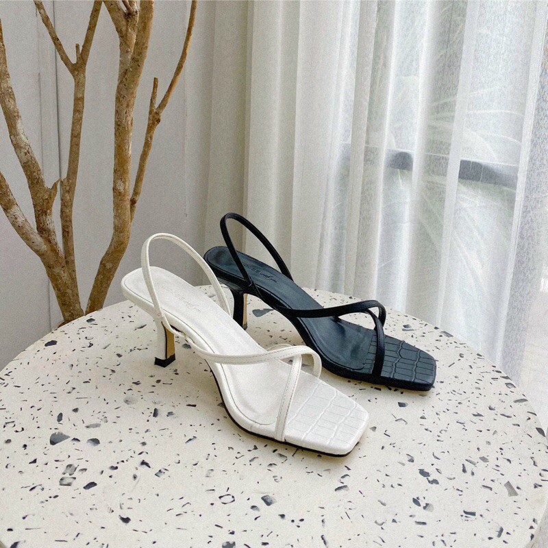 Sandal dây xinh hàng VNXK  với 3 màu đen trắng nude