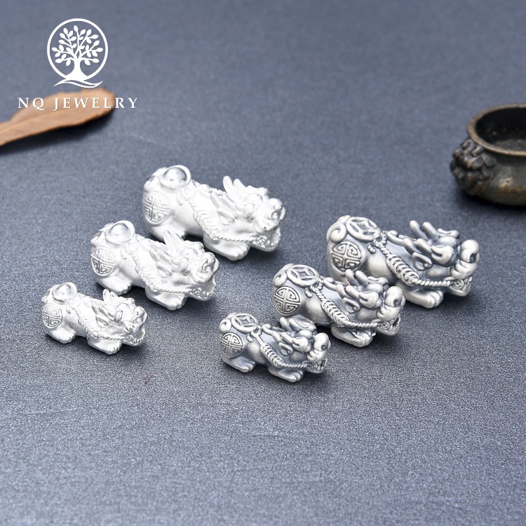Charm bạc trắng tỳ hưu xỏ ngang - NQ Jewelry