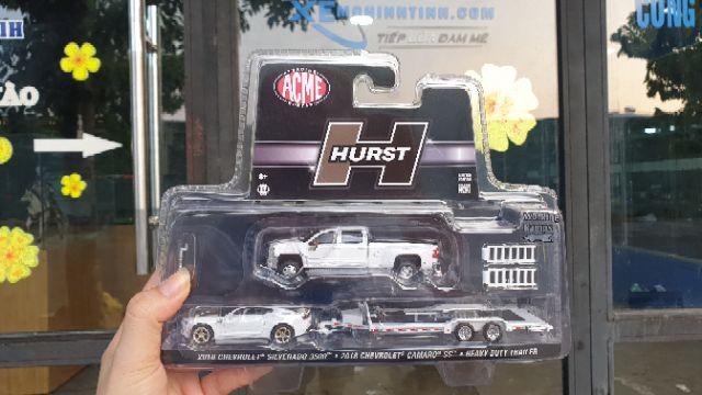 Set 3 Xe Mô Hình 2018 Chevrolet Silverado 3500 - Camaro SS - Heavy Duty Trailer &lt;br&gt;&lt;br&gt;- Tỉ lệ : 1:64 ACME ( Trắng )