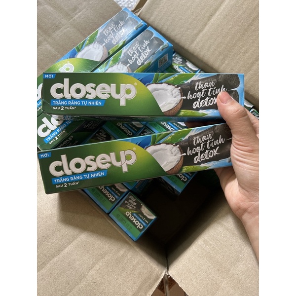 Kem đánh răng closeup than hoạt tính vị dừa 180g