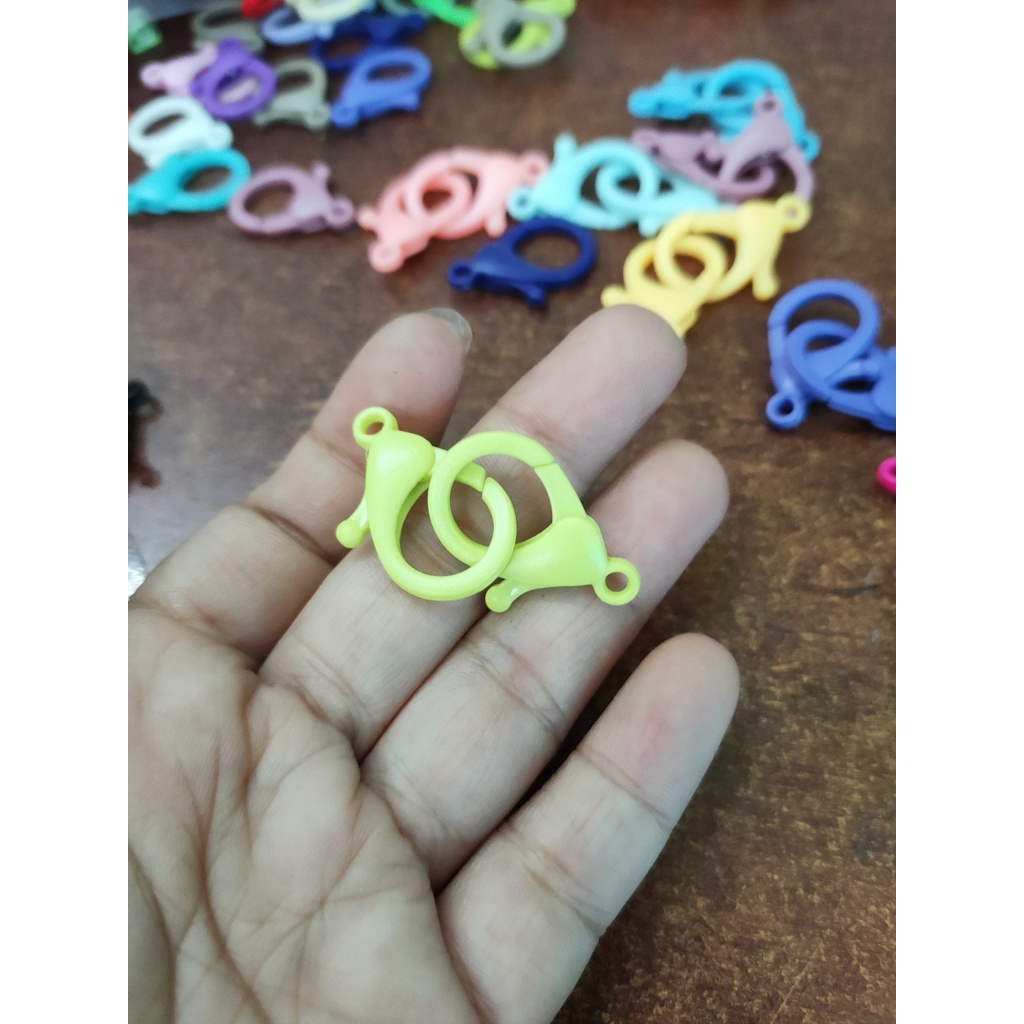 Móc càng cua nhựa nhiều màu làm dây khẩu trang,móc khoá handmade