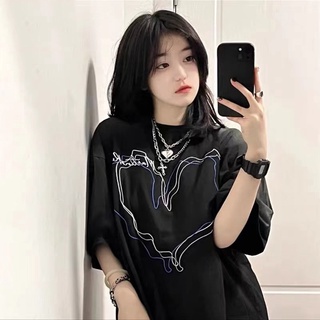 Áo thun Fashmily ngắn tay dáng rộng in họa tiết trái tim thời trang dành cho nữ