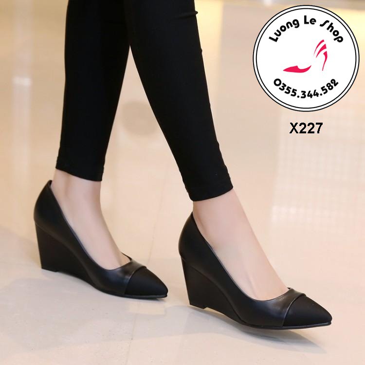 Sandal đế xuồng 8cm mũi nhọn da lì phối màu 2 màu đen vàng ms X227