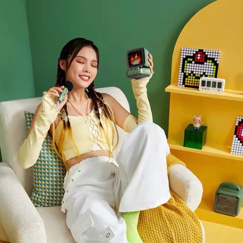 (Sẵn) Loa Bluetooth Divoom MIC công suất 15W kết hợp micro karaoke và màn hình bàn phím