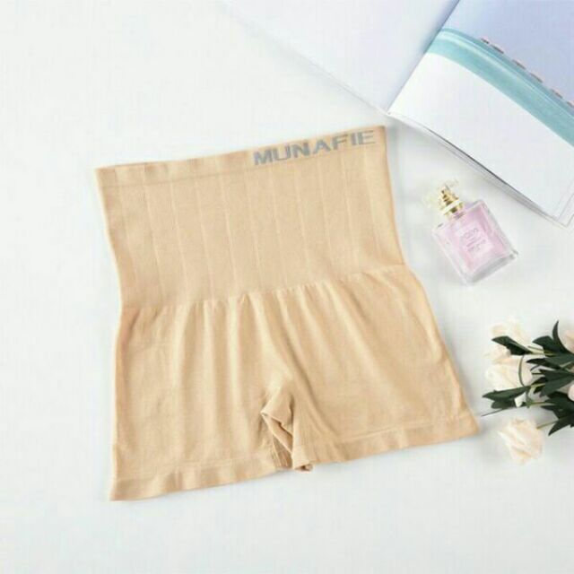 2 chiếc quần gen mặc váy nịt bụng munafie 2 trong 1 hoàn hảo cho chị em